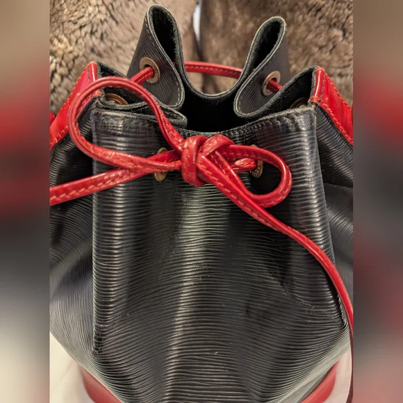 LOUIS VUITTON GM Epi Noe Shoulder / Bucket Bag With COA - Picture 2 of 14